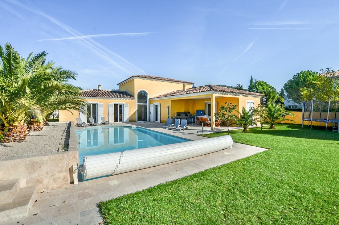 Villa in Mougins, Provence-Alpes-Côte d'Azur, France 1 - 11713897