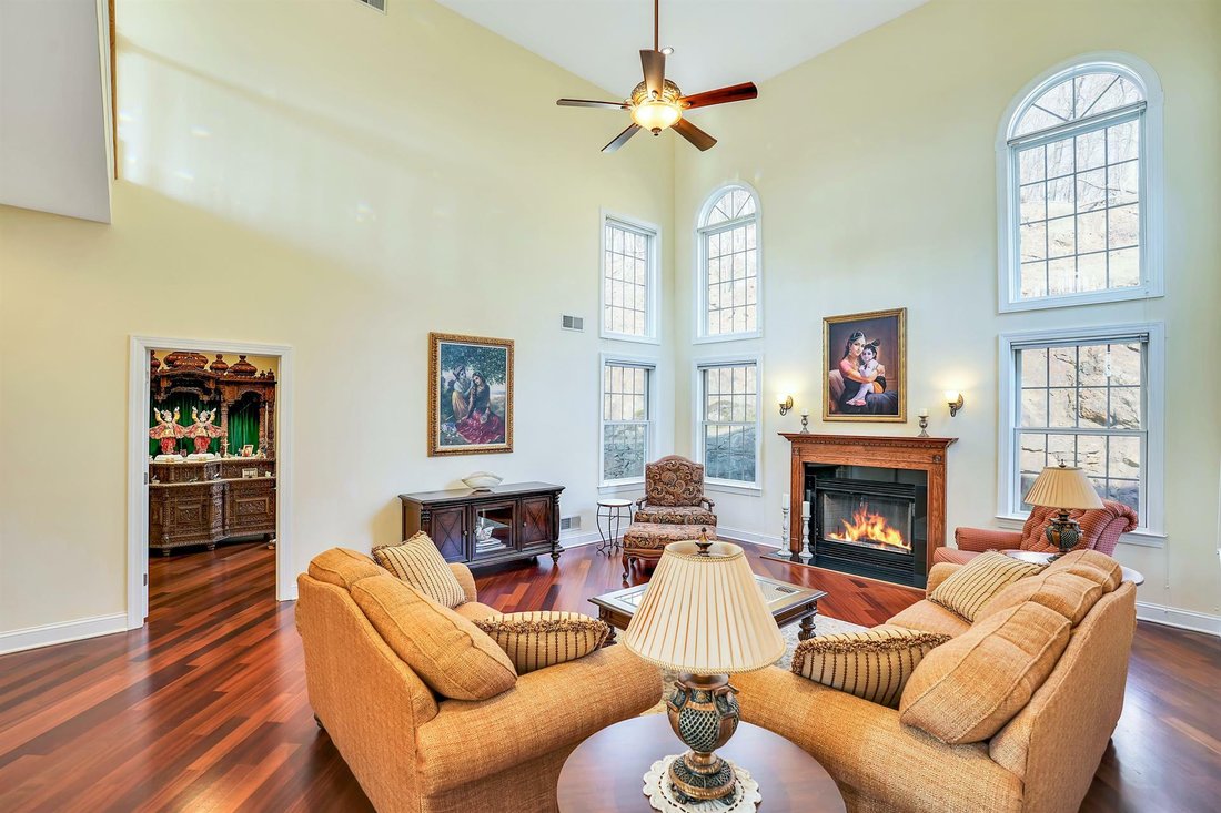 28 Foote Lane In Morris Plains, New Jersey, United States For Sale