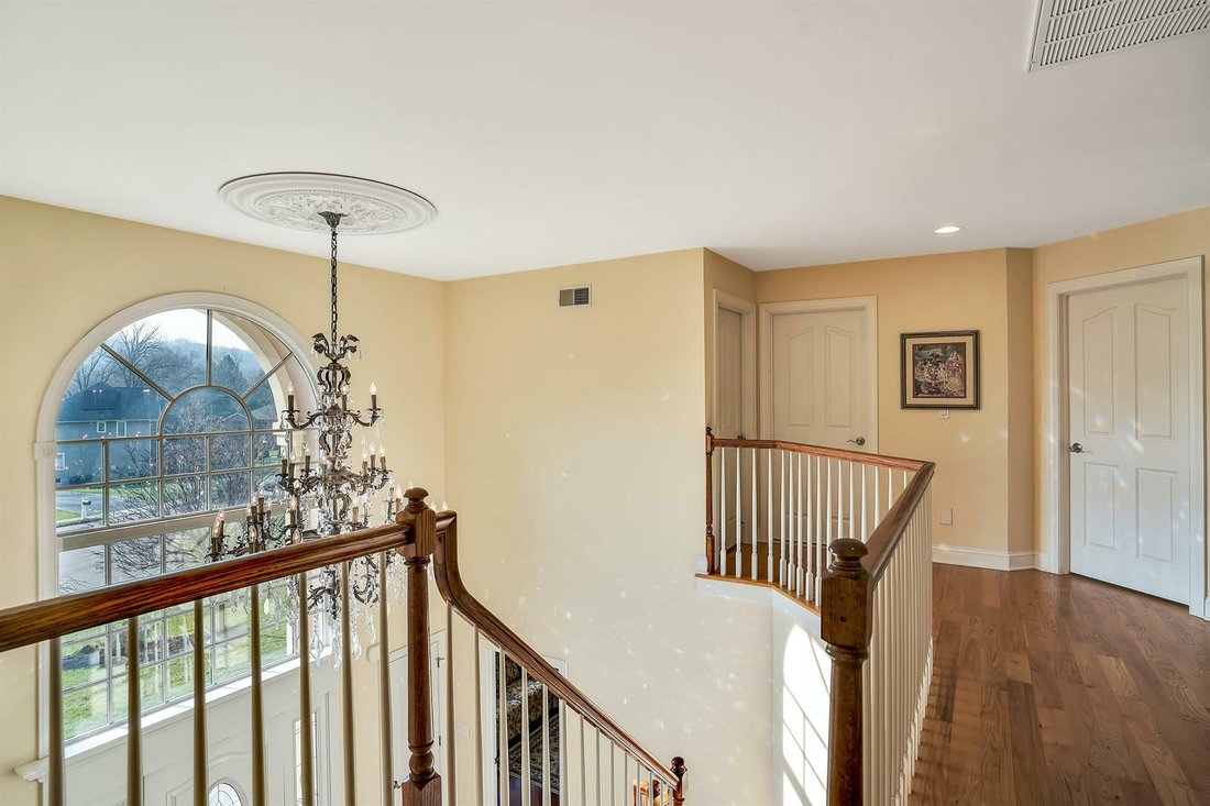 28 Foote Lane In Morris Plains, New Jersey, United States For Sale