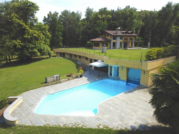 Villa i Agrate Conturbia, Piemonte, Italien 1