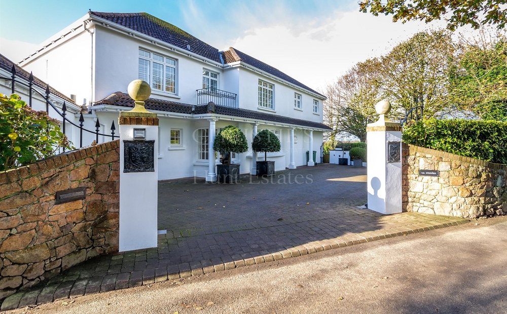 Peave periscoop Zeeman Luxury homes for sale in St Helier, Jersey | JamesEdition