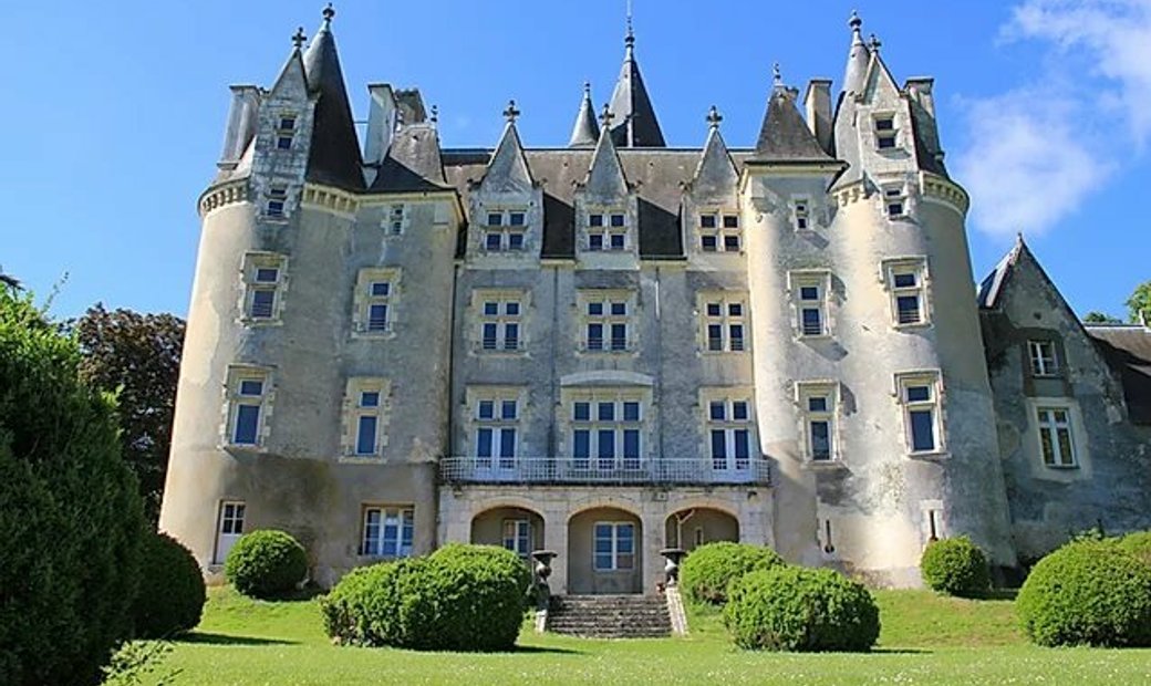Unifamiliar La Flèche Francia En La Flèche, Países Del Loira, Francia