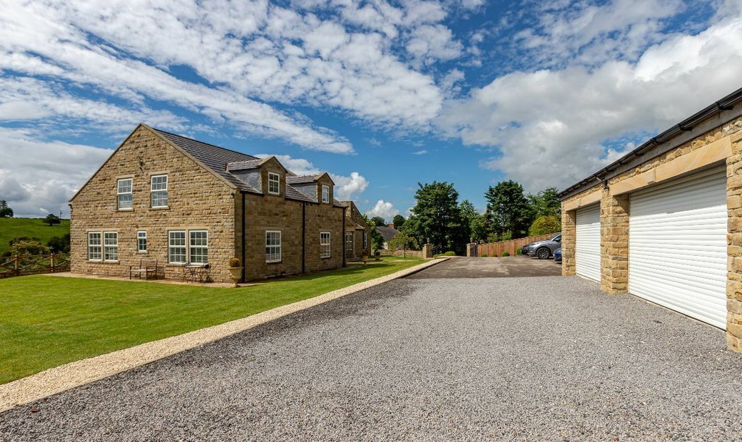 Executive 6 Bedroom Family Residence In In Darlington, England, United