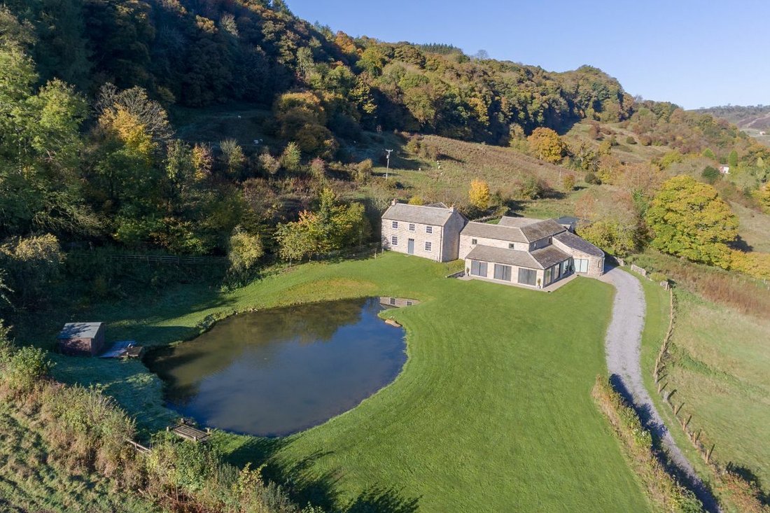 Positioned Proudly On The Rolling Hillside In Richmond, England, United