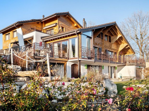 House in Arzier-Le Muids, Vaud, Switzerland 1