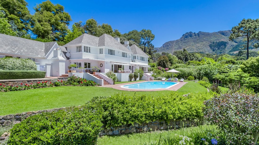 the-perfect-fusion-of-classic-exterior-in-cape-town-western-cape