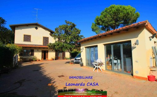 Farm Ranch in Station Area, Empoli, Tuscany 1