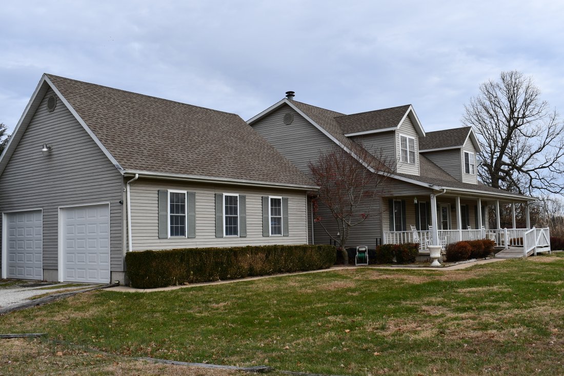4 Bedrooms Farm/Ranch In Long Lane, Missouri, United States For Sale