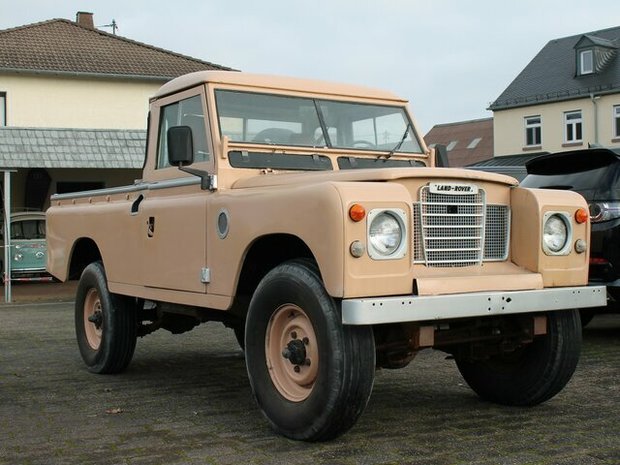 LAND ROVER Serie III 109 Pick Up 2,2L Hard Top BENZINER in Badem, Germany 1