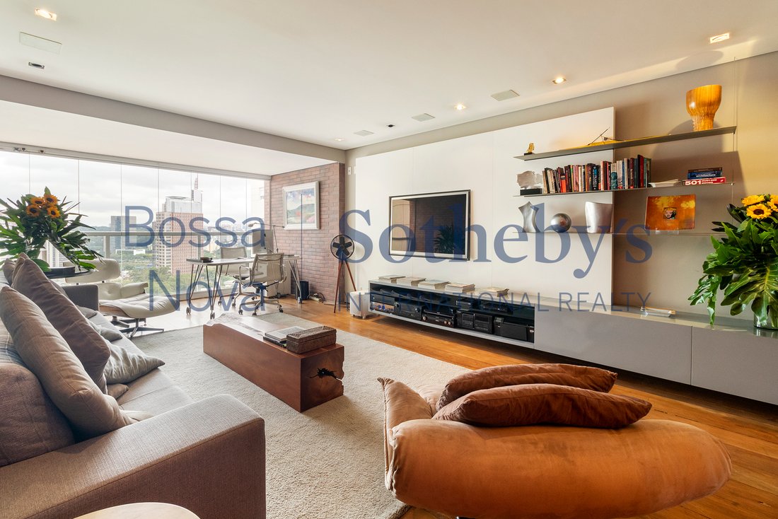 Apartment With Permanent View In Alto De Pinheiros, State Of São Paulo