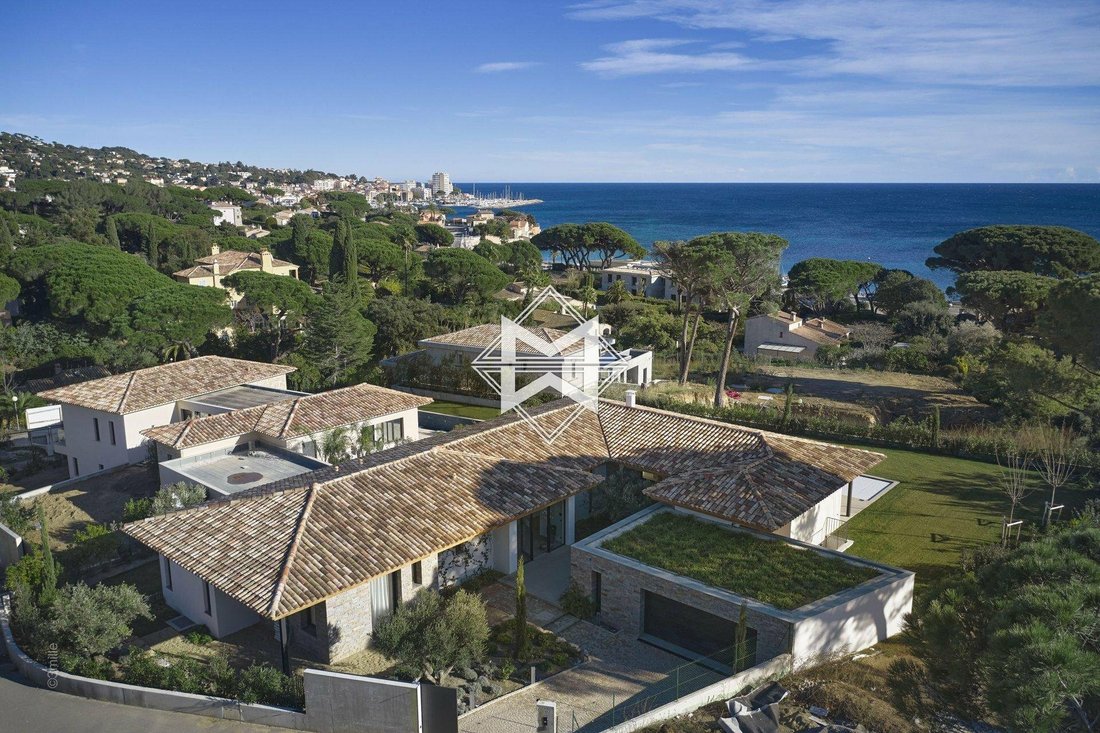 Villa in Sainte-Maxime, Provence-Alpes-Côte d'Azur, France 1 - 11168504