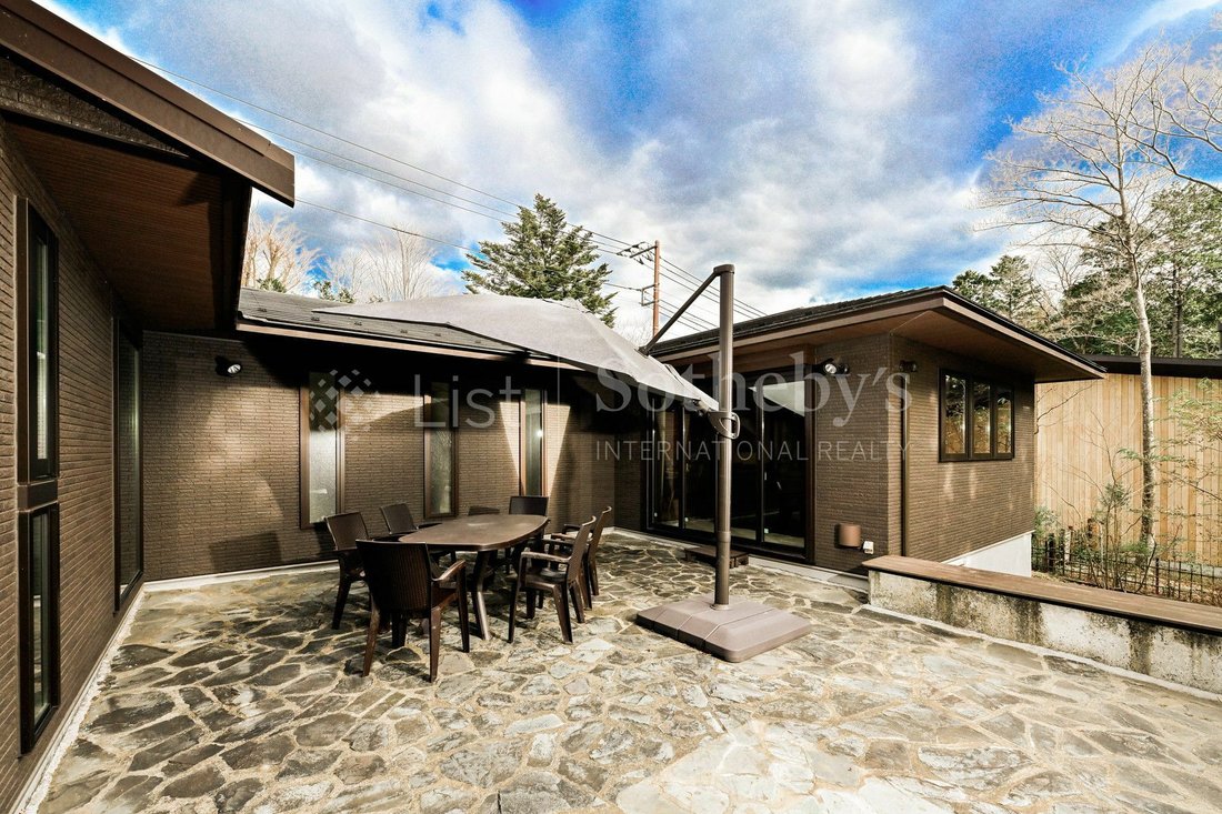 Hakone Sengokuhara Garden Villa In Hakone, Kanagawa, Japan For Sale