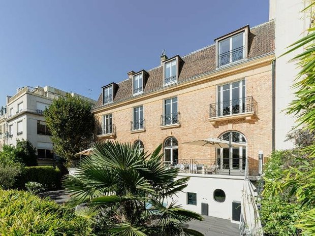 Estate in Neuilly-sur-Seine, Île-de-France, France 1
