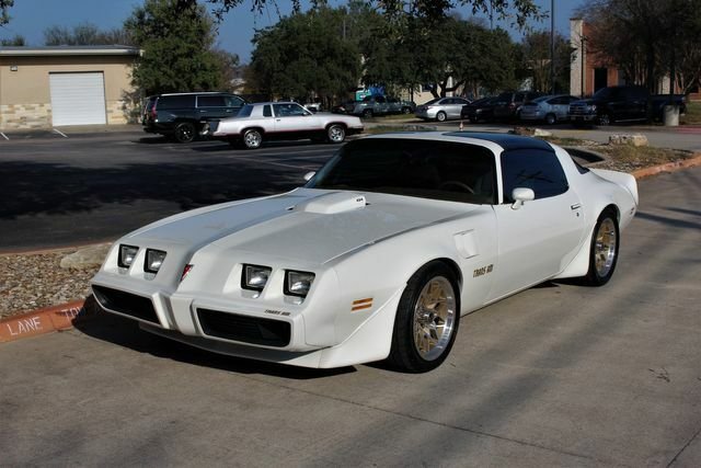 Coupe in Austin 1 - 11733352