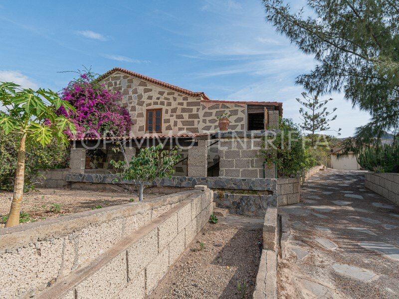 Beautiful Canarian House With Large Garden And Sea View In Canary