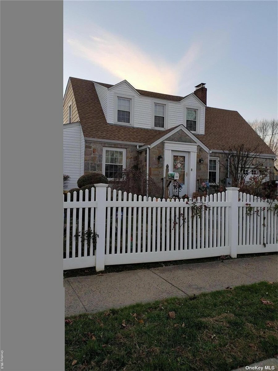 House Freeport In Freeport, New York, United States For Sale (11737391)