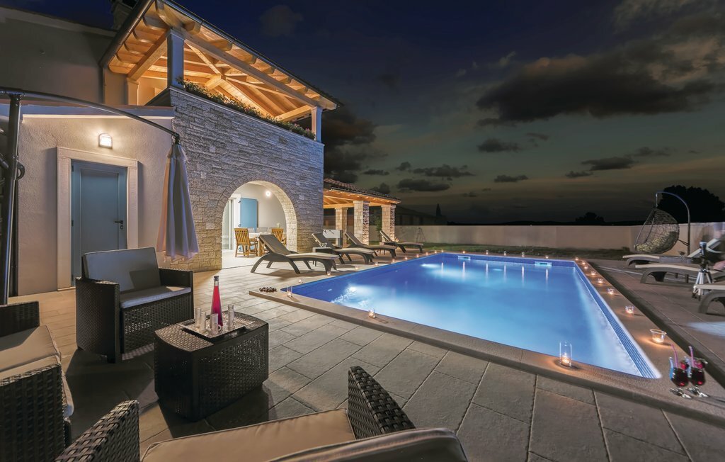 Casa en Grad Pula, Istria, Croacia 2 - 11735641