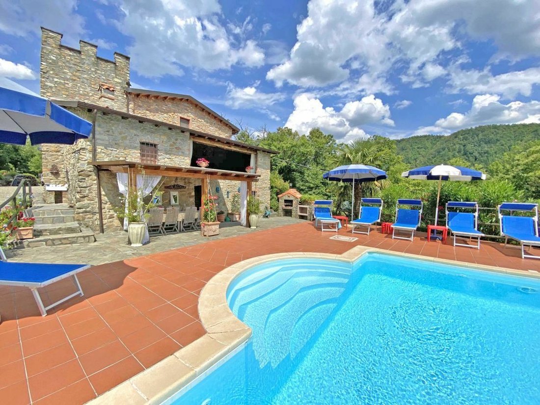 Antica Tenuta Clotilde En Licciana Nardi, Toscana, Italia En Venta