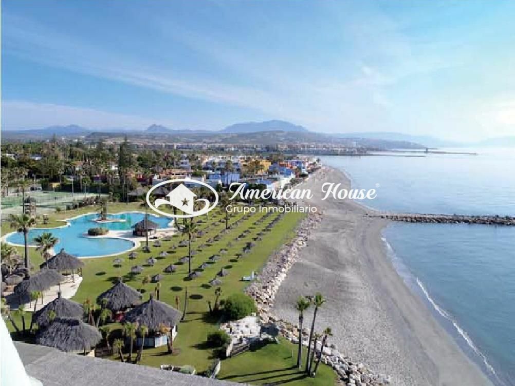 Apartment in Sotogrande, San Roque, Andalusia 1 - 11740882