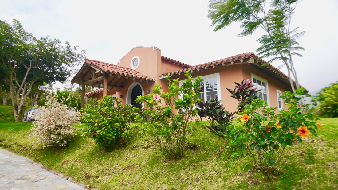 Villa in Altos del Maria, Coclé Province, Panama 1 - 10738113