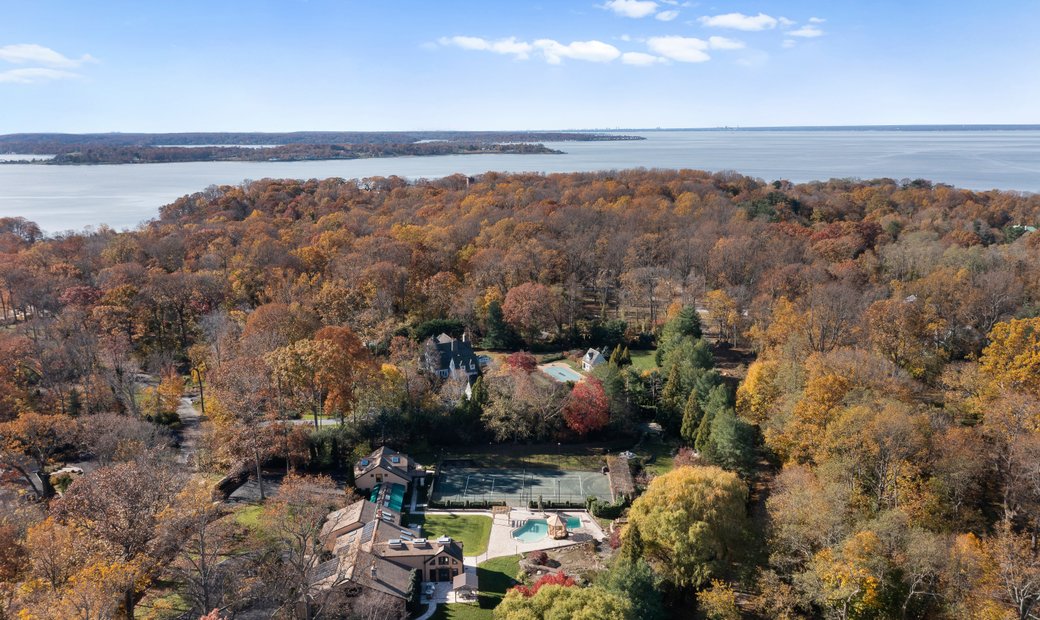 4 Mallard Drive, Lloyd Harbor, Ny, 11743 In Halesite, New York, United