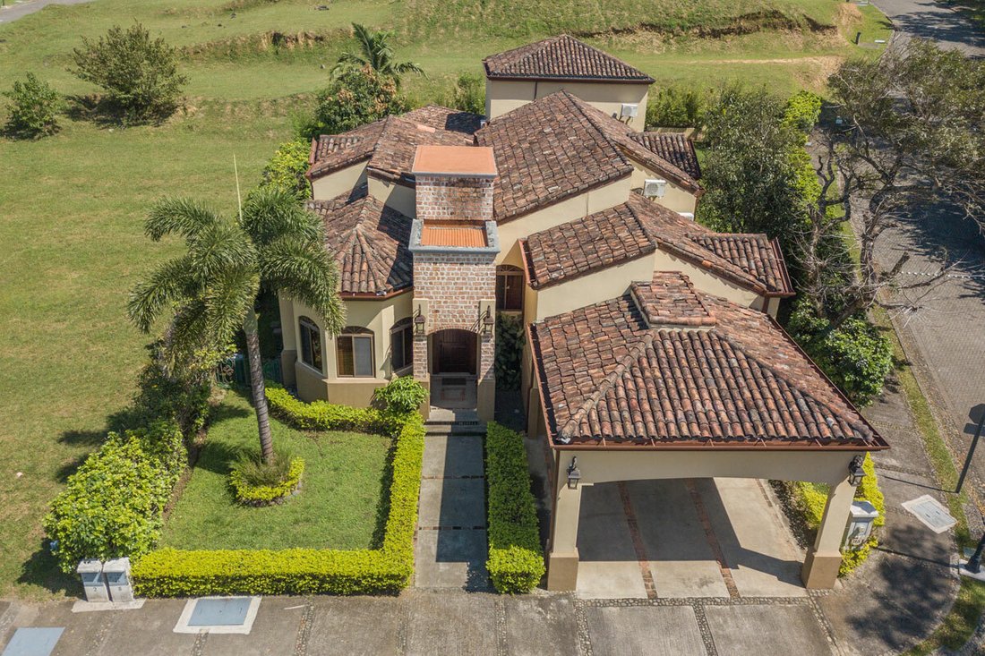 House in Santa Ana, San José Province, Costa Rica 1 - 11749758