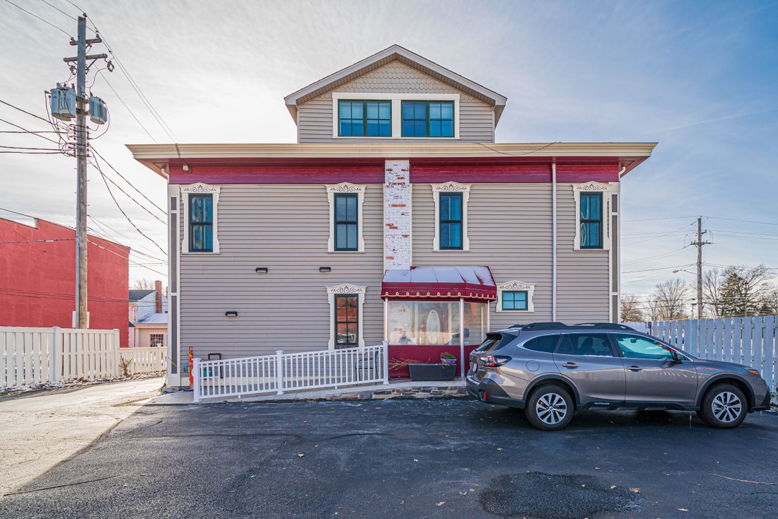 6 Bedrooms Single Family Detached In Kirtland, Ohio, United States For