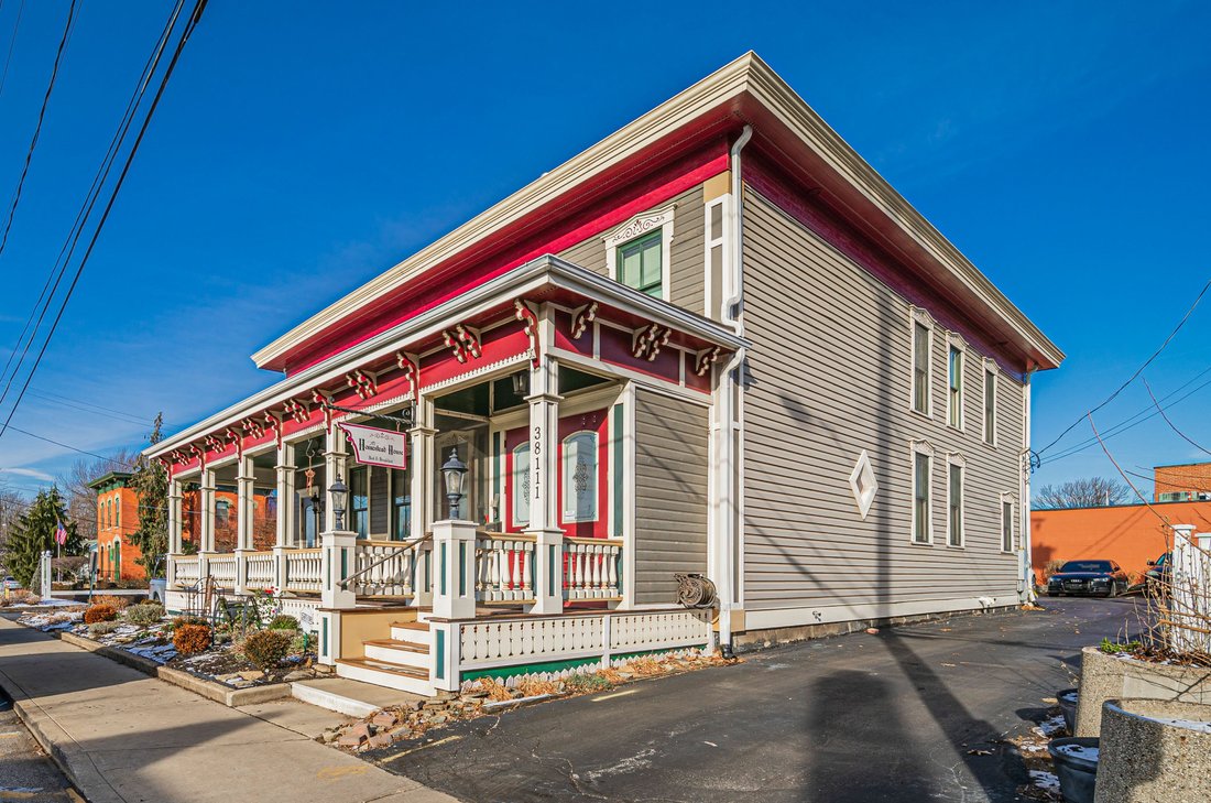 6 Bedrooms Single Family Detached In Kirtland, Ohio, United States For