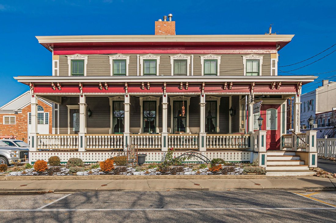 6 Bedrooms Single Family Detached In Kirtland, Ohio, United States For