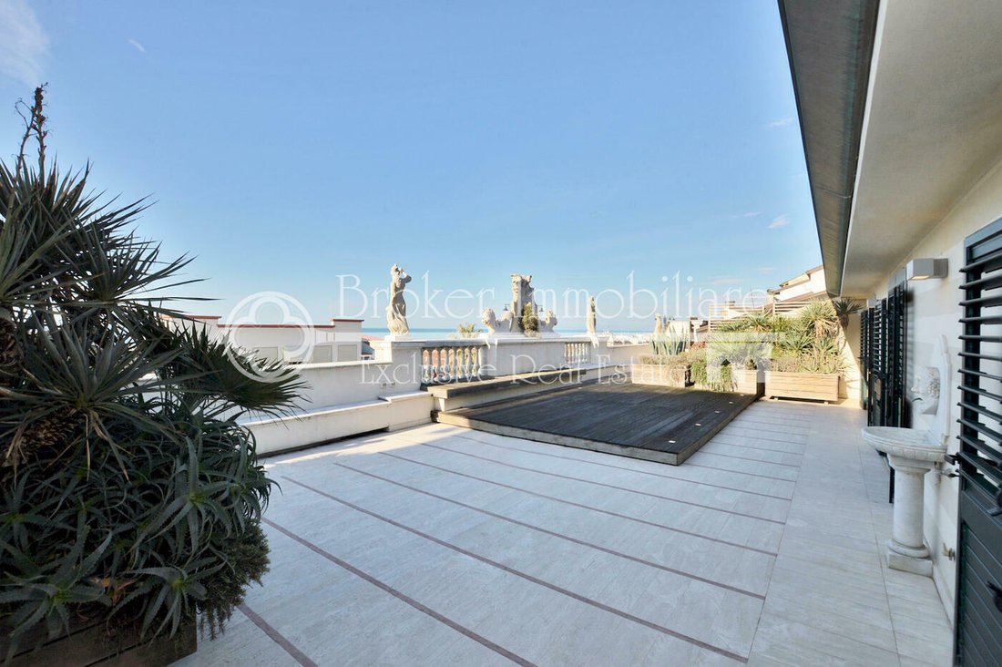 Penthouse in Lungomare, Viareggio, Tuscany 2 - 11439845