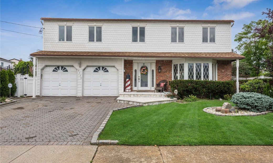 House Merrick In Merrick, New York, United States For Sale (11761041)