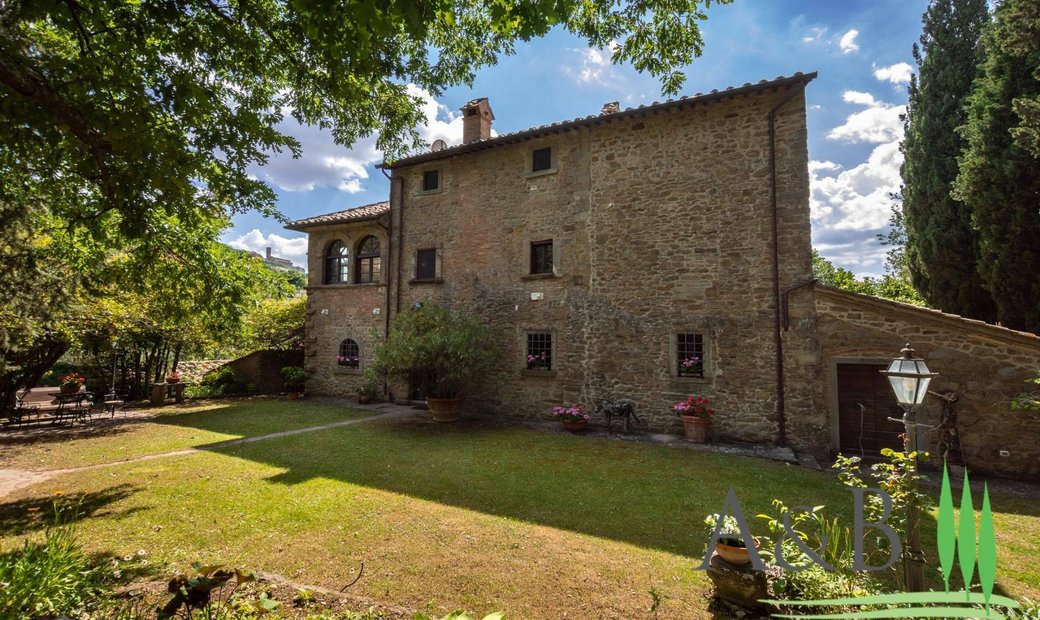 Farmstead / Courtyard For Sale In Cortona In Cortona, Tuscany, Italy