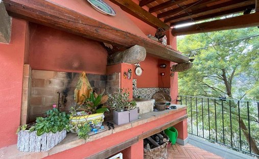 House in Massa e Cozzile, Tuscany, Italy 1