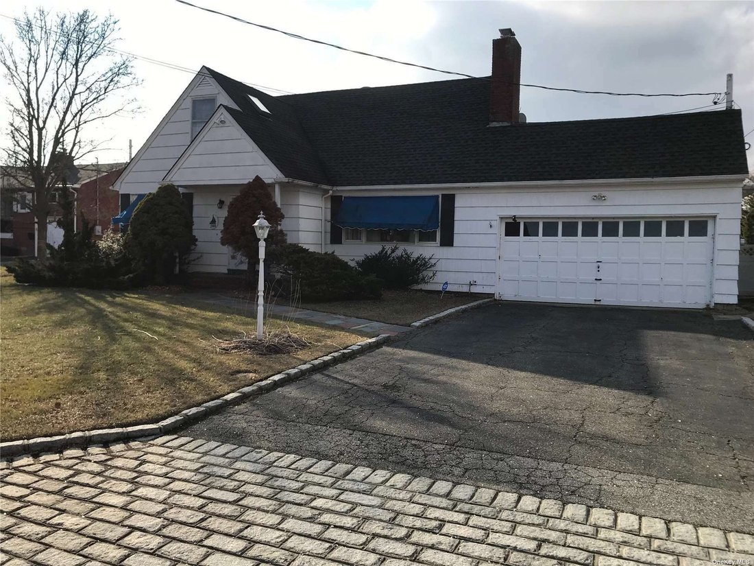 House in West Islip, New York, United States 1 - 11775380