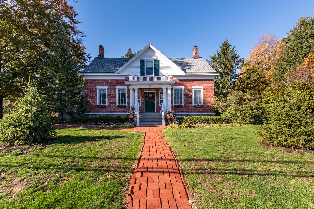 1790 Dutch Homestead In Kinderhook, New York, United States For Sale