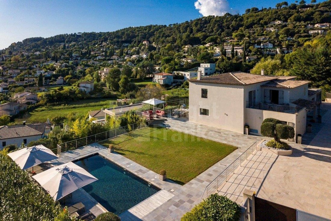 A Stylish 6 Bedroom In La Colle Sur Loup, Provence Alpes Côte D'azur
