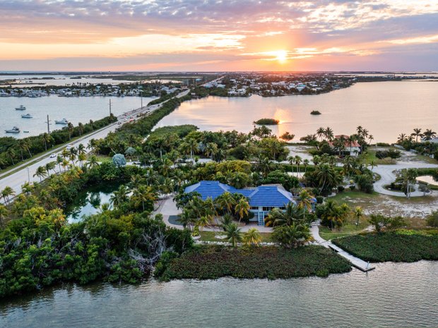Viviendas de lujo con cancha de tenis en venta en Cayo Hueso, Florida | JamesEdition Viviendas de lujo con cancha de tenis en venta en Cayo Hueso, Florida | JamesEdition