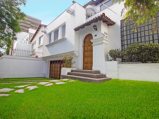 Lujo propiedad de inversión casas en venta en Municipalidad Metropolitana  de Lima, Perú | JamesEdition