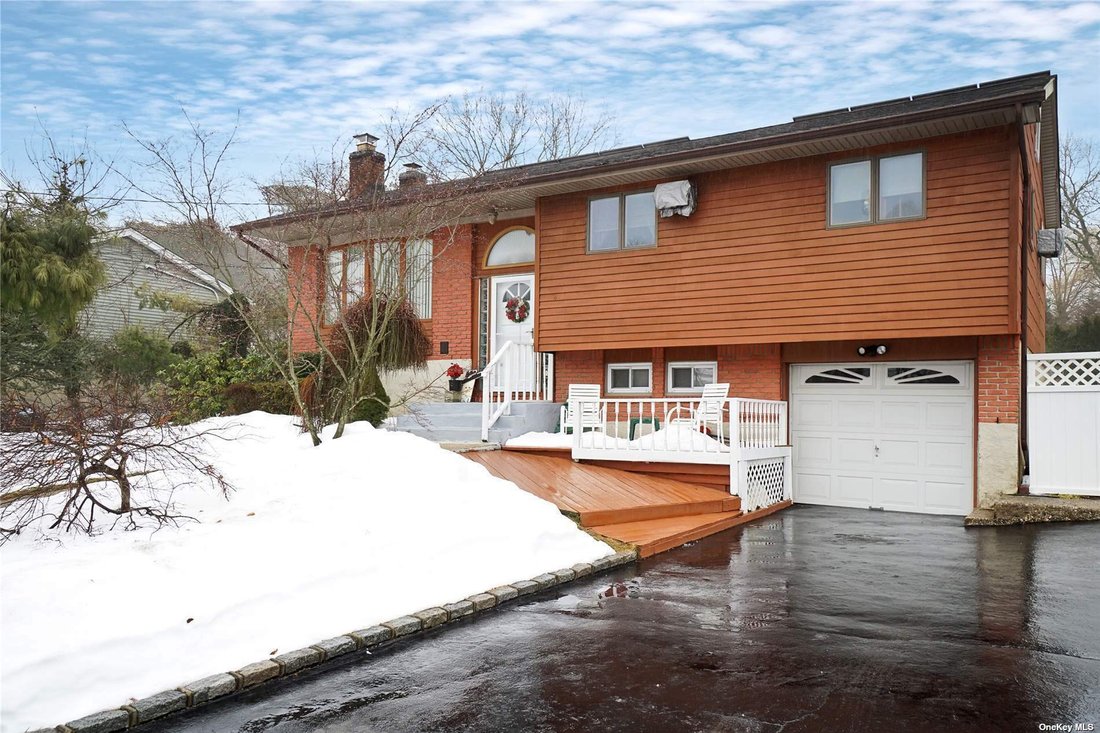 House Smithtown In Smithtown, New York, United States For Sale (11790098)