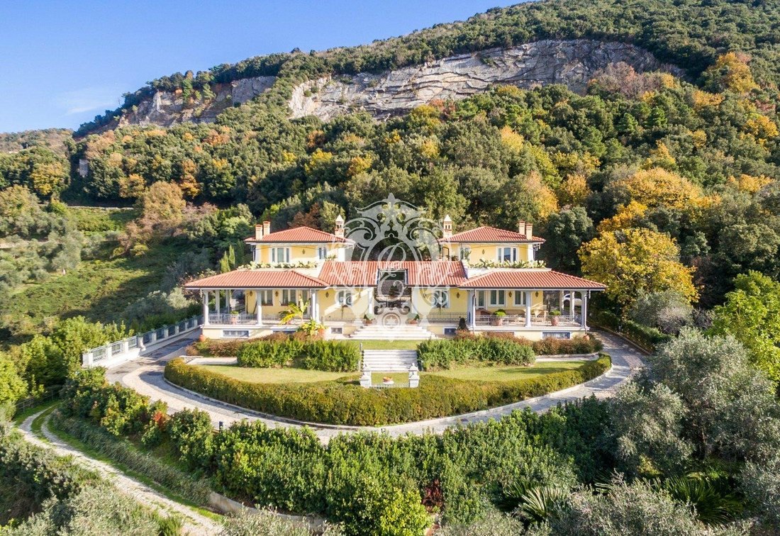 Luxury Villa In Massarosa In Massarosa, Tuscany, Italy For Sale (11653401)