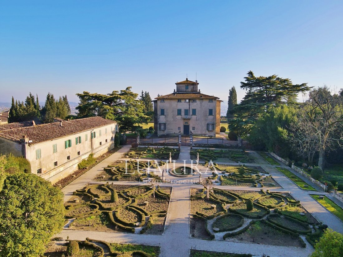 Majestic Historical Villa With 40 Ha In Tuscany, Italy For Sale (11800050)