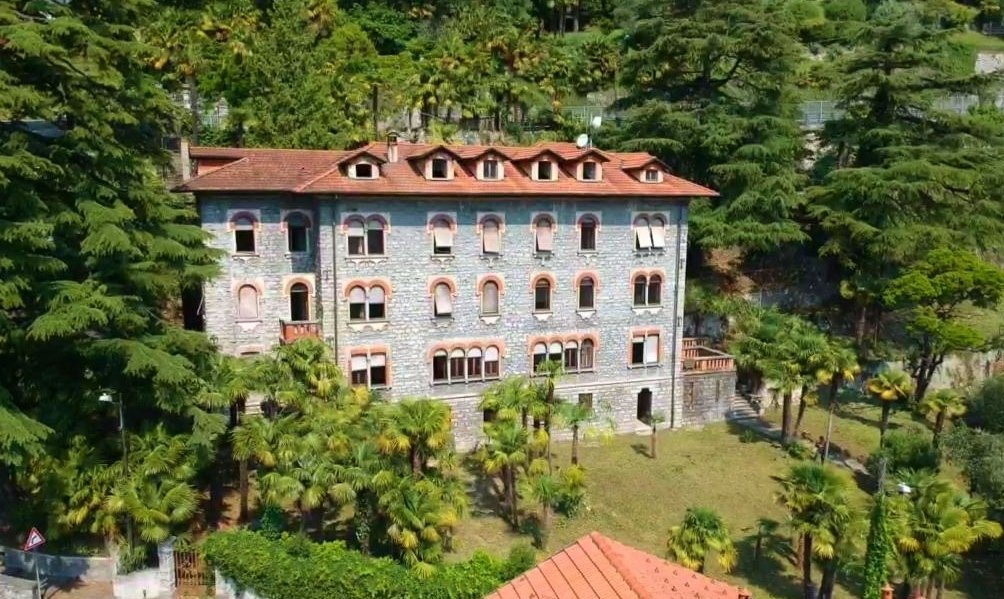 Brand New Apartments In Period Villa In The Center In Menaggio