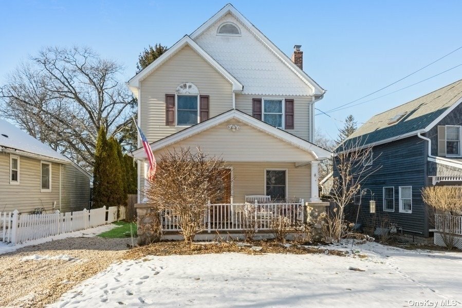 House Centerport In Centerport, New York, United States For Sale (11803298)