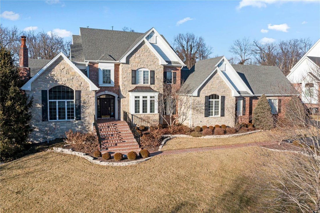 Home In Coveted Hunters Pond In Creve Coeur, Missouri, United