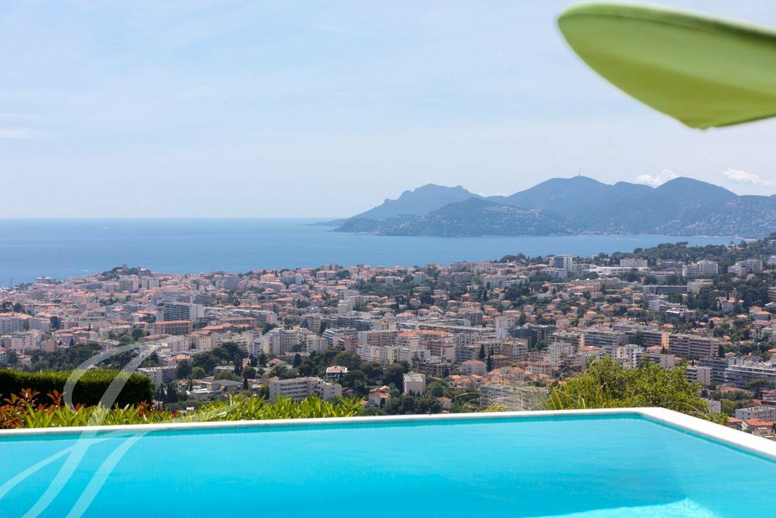 House in Le Cannet, Provence-Alpes-Côte d'Azur, France 1 - 10761235