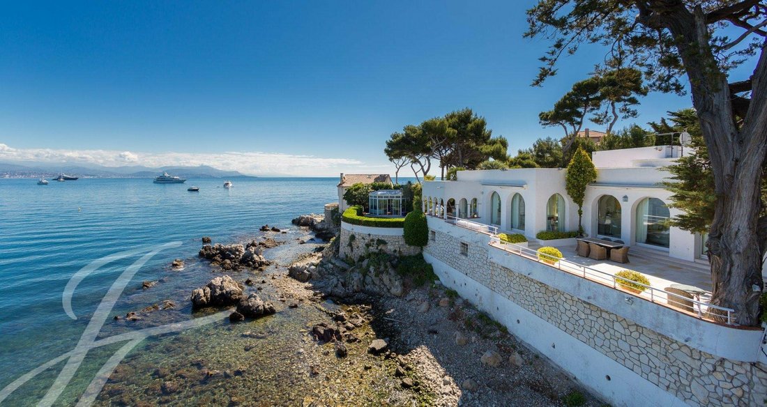House in Antibes, Provence-Alpes-Côte d'Azur, France 1 - 10761259