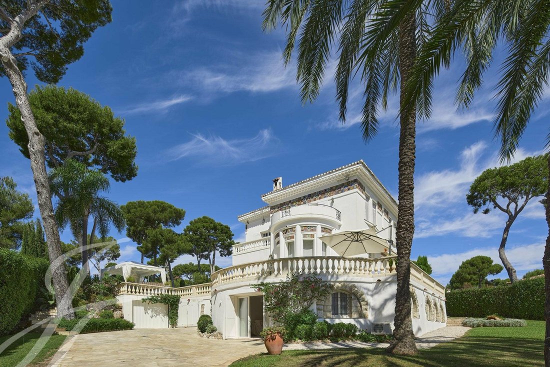 House in Antibes, Provence-Alpes-Côte d'Azur, France 1 - 11720255