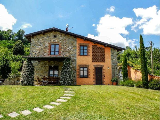 Luxury homes with terrace for sale in Camporgiano, Tuscany, Italy ...