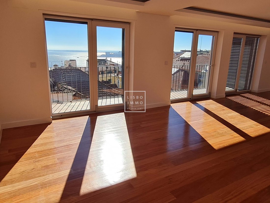 apartment-t4-210m2-40m2-of-terraces-view-in-lisbon-lisbon