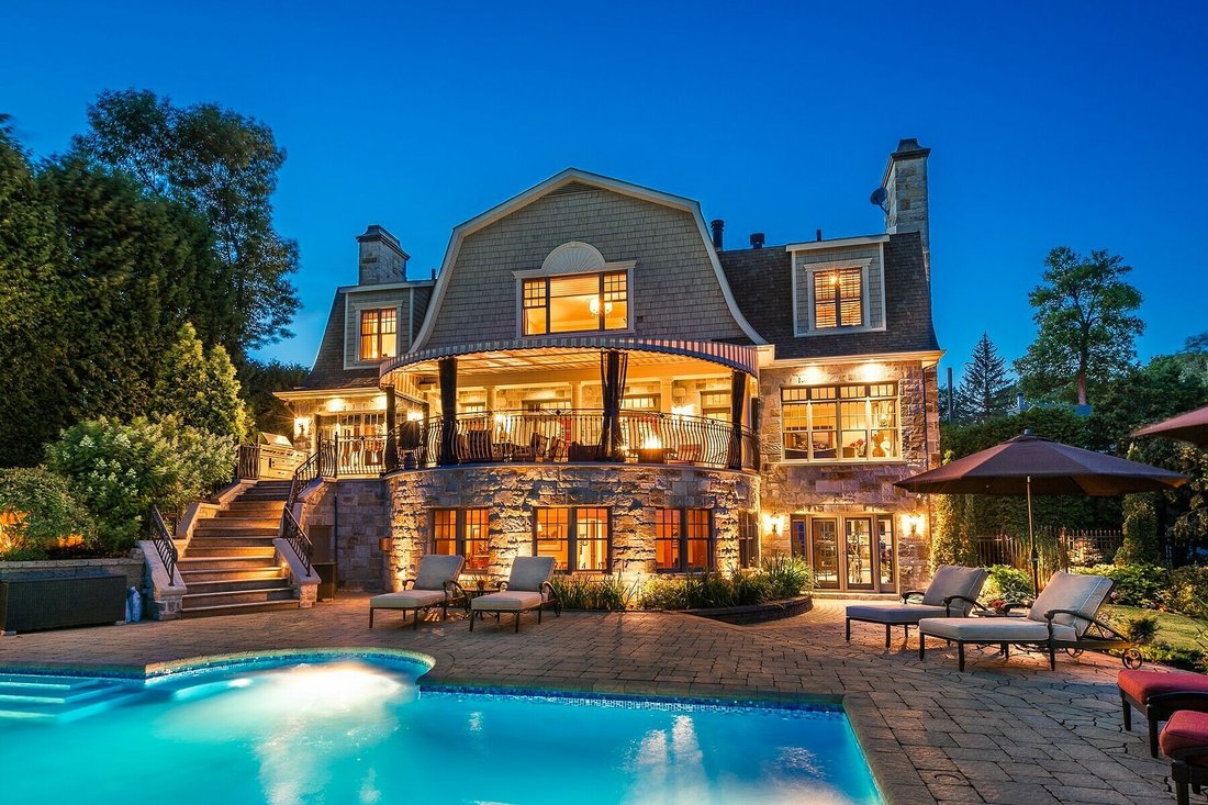 House in Beaconsfield, Quebec, Canada 1 - 11814880